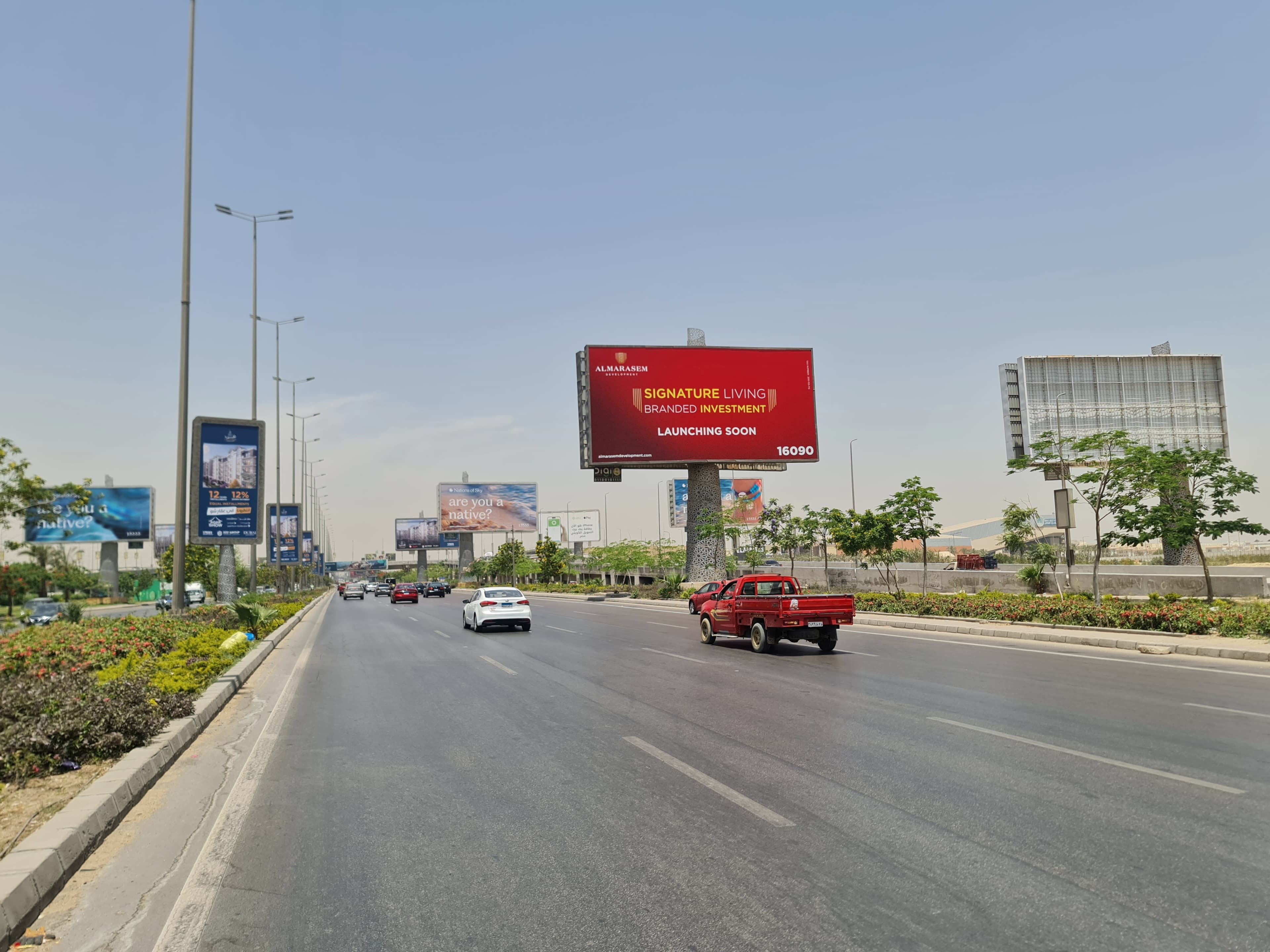 Mall of Egypt unipole (6, before the mall) — صورة للموقع، ويمكن تظهر فيها لوحة تانية في نفس المكان